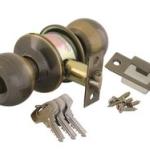 Yale - Round Cylindrical Knob Set - Antique Brass